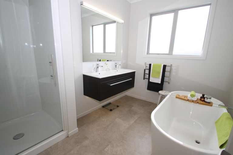 Photo of property in 16 Silver Springs Boulevard, Mosgiel, 9024