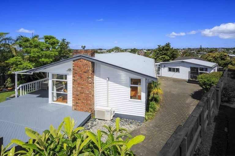 Photo of property in 18 Webb Place, Forrest Hill, Auckland, 0620