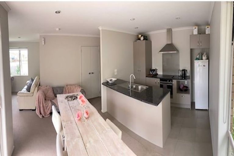 Photo of property in 16 Akeake Lane, Manurewa, Auckland, 2102