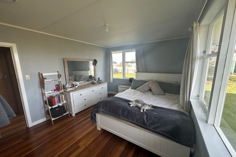 Photo of property in 35 Brassey Street, Waverley, 4510