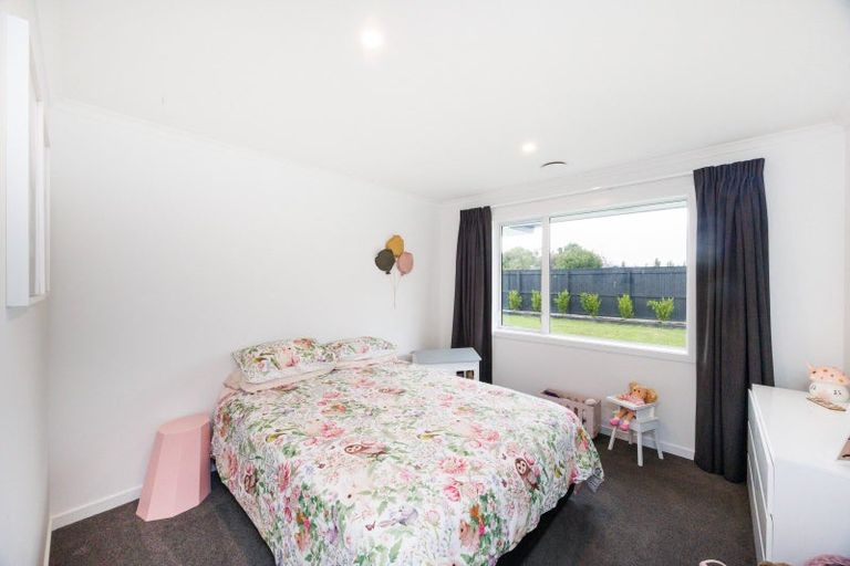 Photo of property in 24 Freedom Drive, Kelvin Grove, Palmerston North, 4414