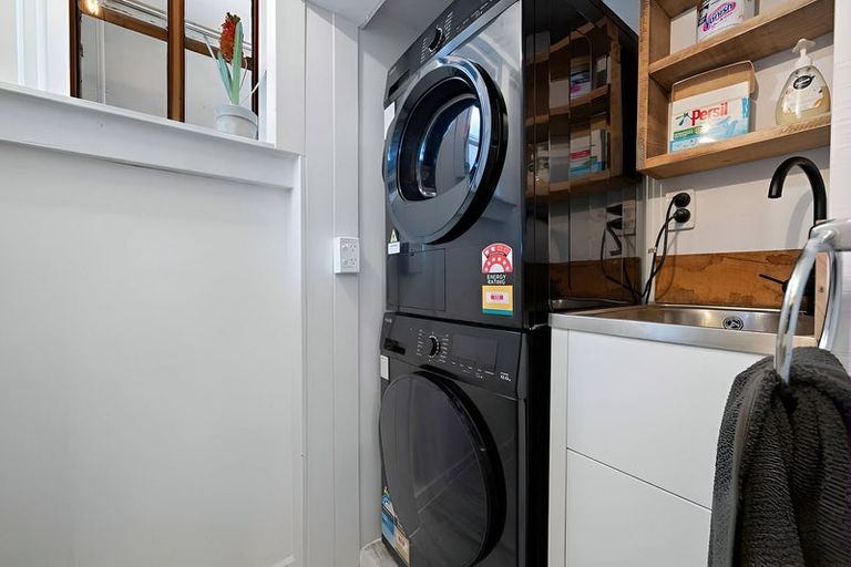 Photo of property in 2a Ripon Street, Lyttelton, 8082