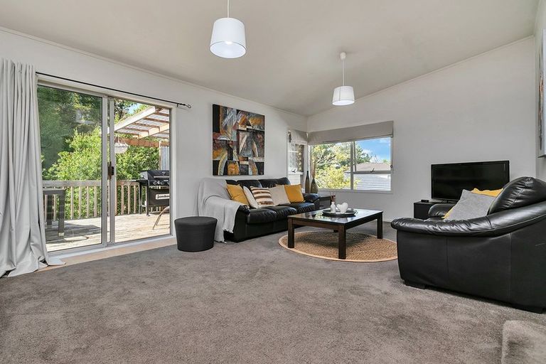 Photo of property in 10 Regency Place, Sunnynook, Auckland, 0632