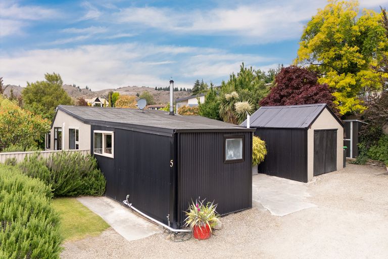 Photo of property in 5 Athenry Road, Bridge Hill, Alexandra, 9320