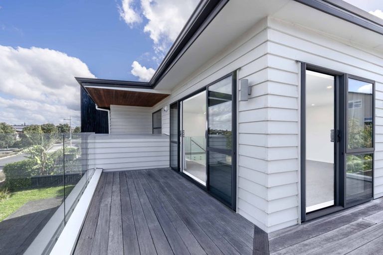 Photo of property in 9 Caldera Drive, Long Bay, Auckland, 0630
