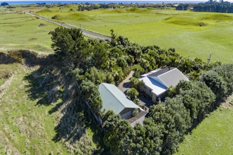 Photo of property in 60 Parihaka Road, Pungarehu, Opunake, 4685
