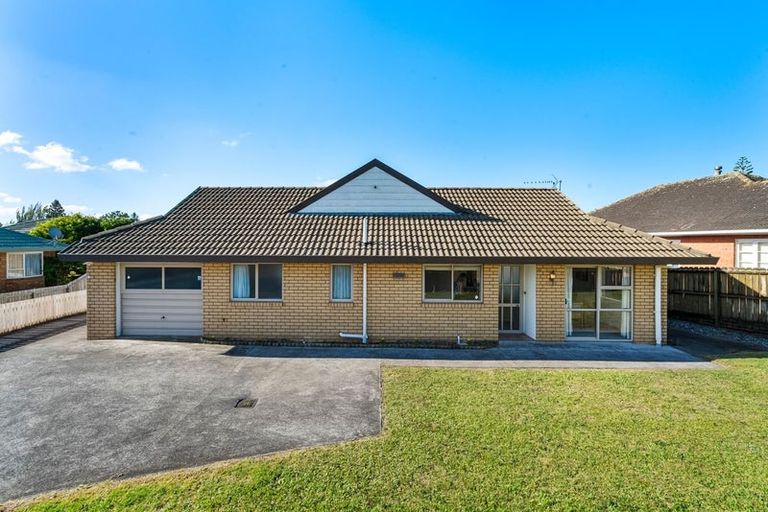 Photo of property in 1/10 Clevedon Road, Papakura, 2110