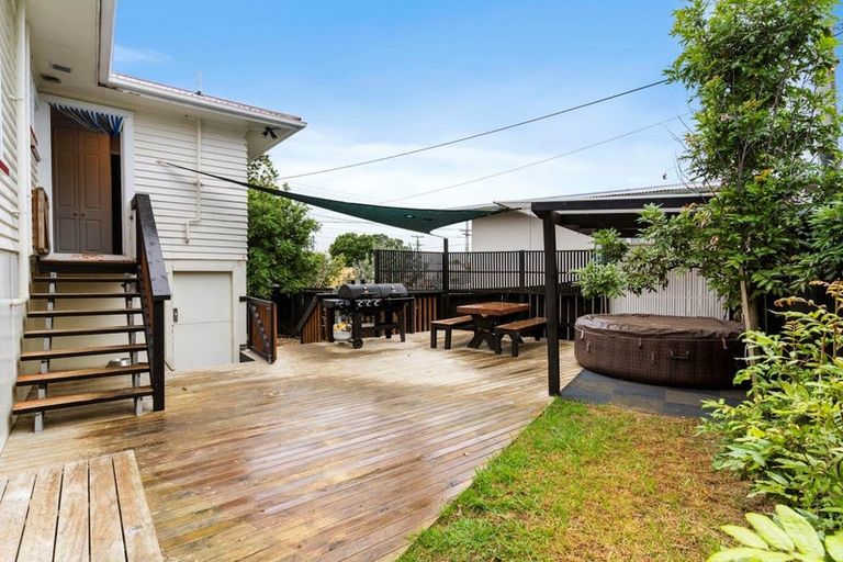 Photo of property in 1/188 Waimumu Road, Massey, Auckland, 0614