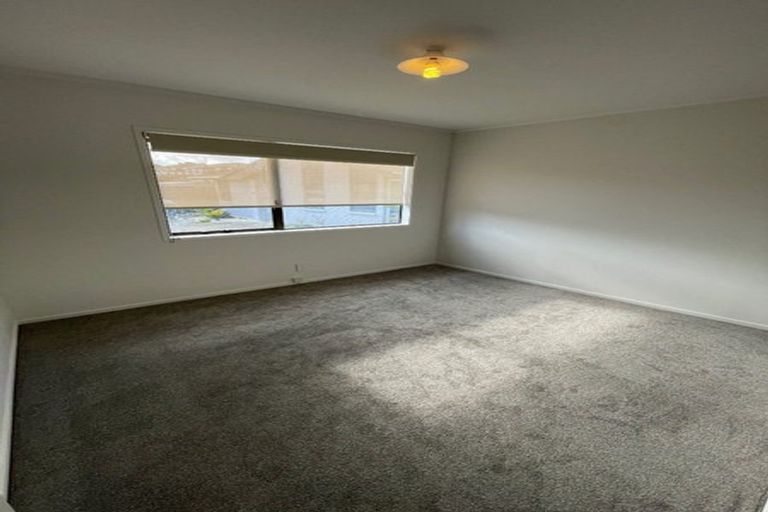 Photo of property in 15 Lyren Place, Half Moon Bay, Auckland, 2012