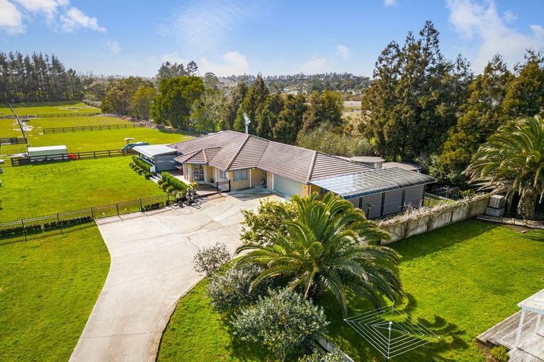 Photo of property in 278 Boord Crescent, Kumeu, 0891