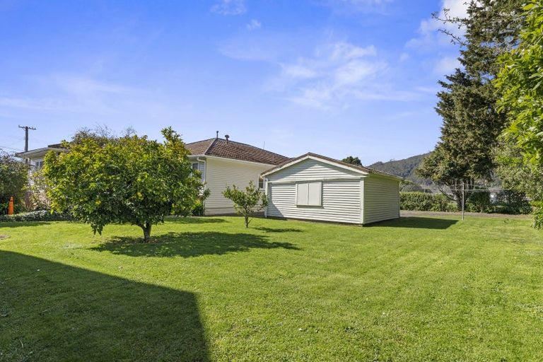 Photo of property in 194 Naenae Road, Naenae, Lower Hutt, 5011