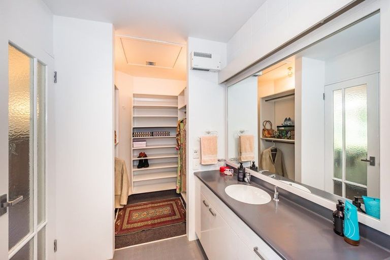 Photo of property in 11 Walnut Grove, Waikanae, 5036