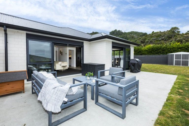 Photo of property in 25 Salisbury Crescent, Wallaceville, Upper Hutt, 5018