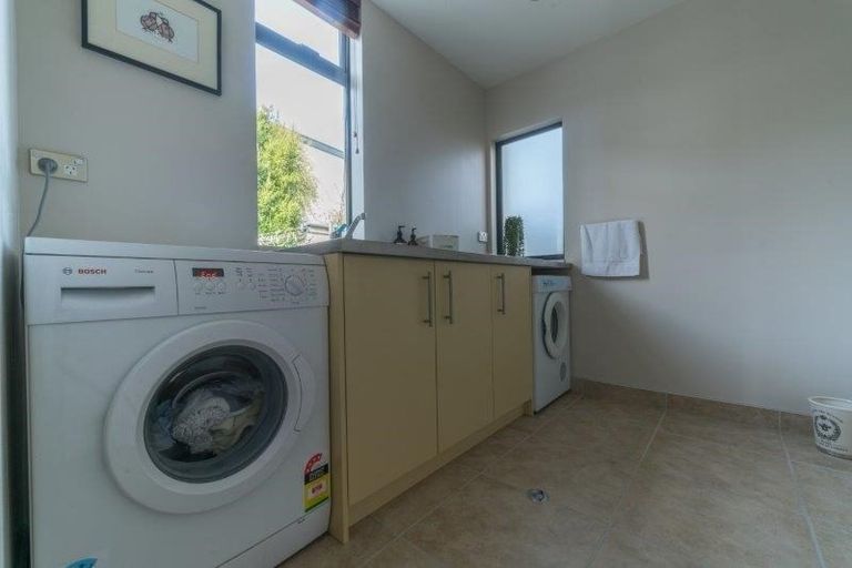 Photo of property in 1 Waimana Place, Wanaka, 9305