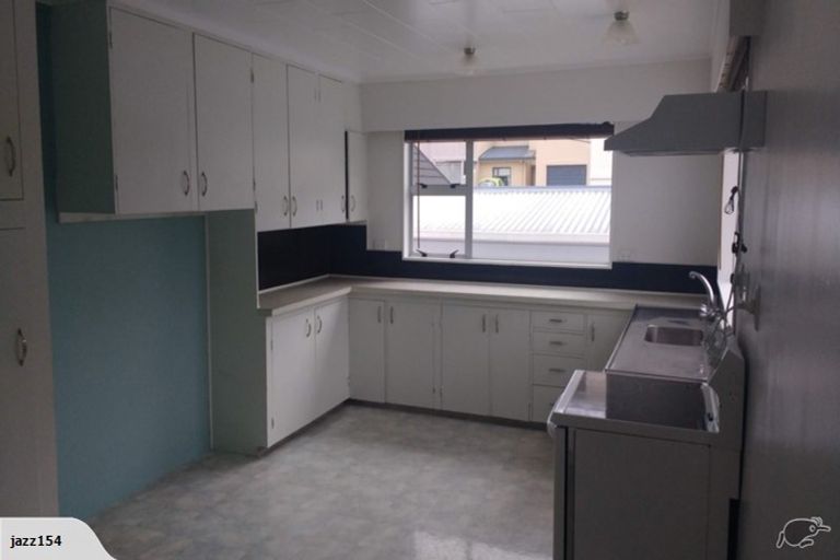 Photo of property in 11 Mana Esplanade, Paremata, Porirua, 5026