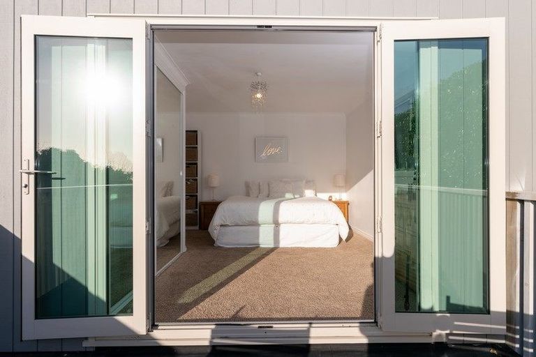 Photo of property in 13 Aperahama Street, Paekakariki, 5034