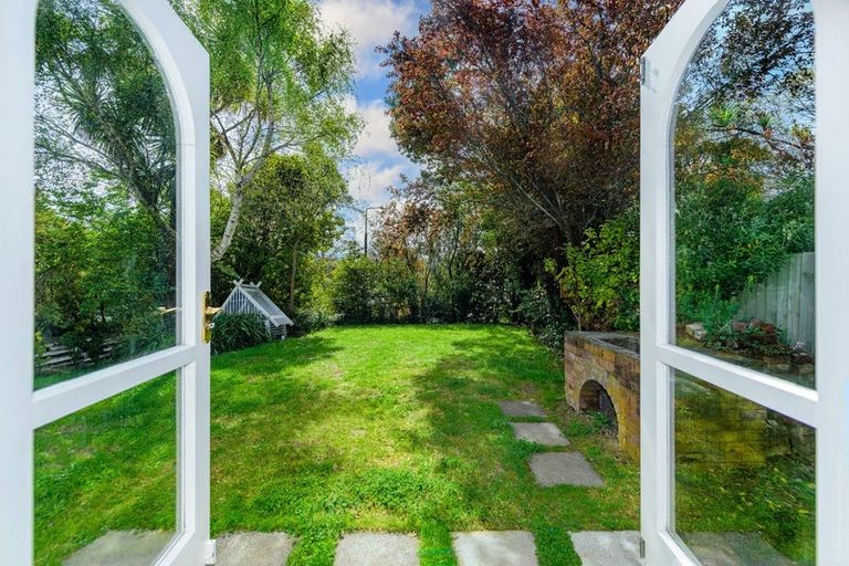 Photo of property in 44 Centaurus Road, Cashmere, Christchurch, 8022