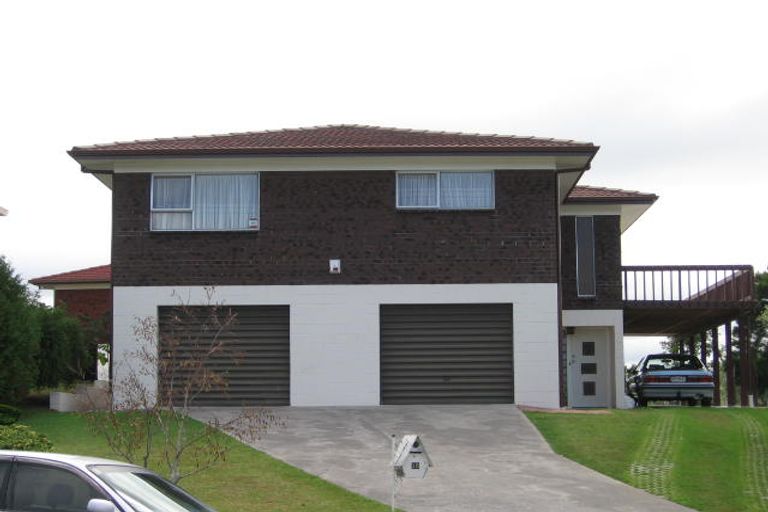 Photo of property in 15 Darlington Place, Glendene, Auckland, 0602