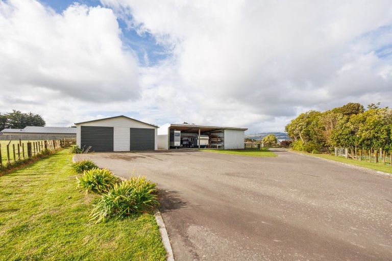 Photo of property in 25 Schnell Drive, Kelvin Grove, Palmerston North, 4414