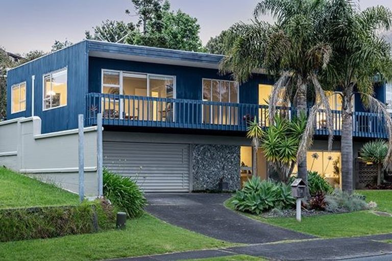 Photo of property in 30 Amante Crescent, Mairangi Bay, Auckland, 0630