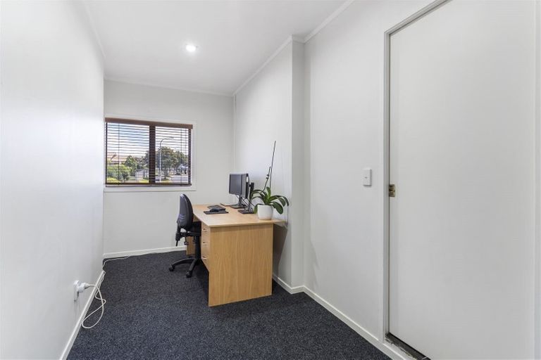 Photo of property in 70 Golfland Drive, Golflands, Auckland, 2013