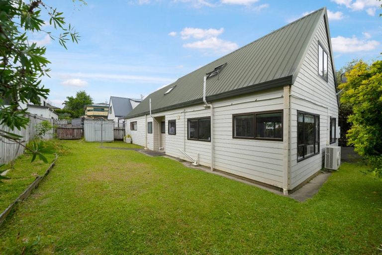 Photo of property in 2/29 Humphrey Kemp Avenue, Henderson, Auckland, 0612