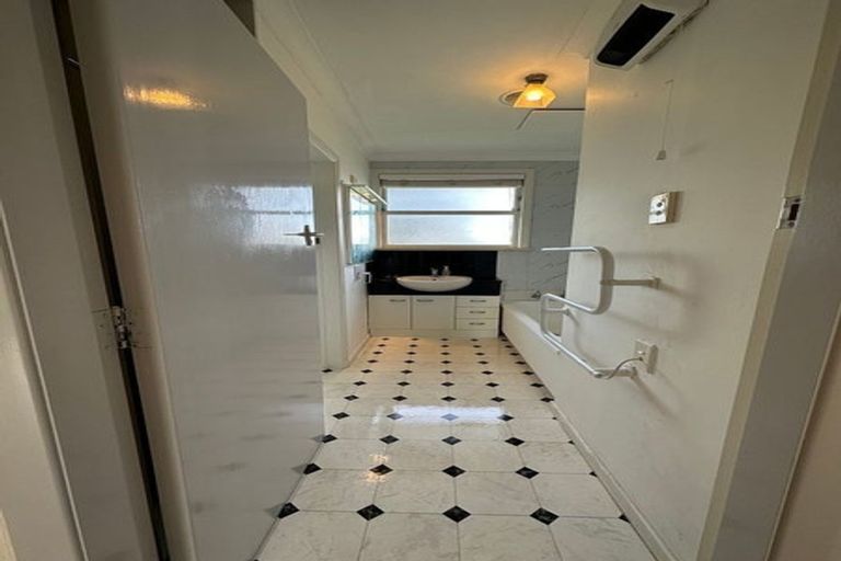 Photo of property in 77 Birmingham Street, Takaro, Palmerston North, 4412