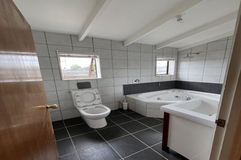 Photo of property in 2 Dalmahoy Place, Wattle Downs, Auckland, 2103