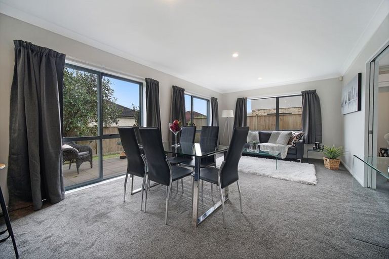 Photo of property in 4 Coachman Drive, Flat Bush, Auckland, 2016