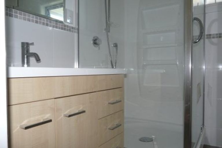 Photo of property in 2/23 Toroa Street, Torbay, Auckland, 0630