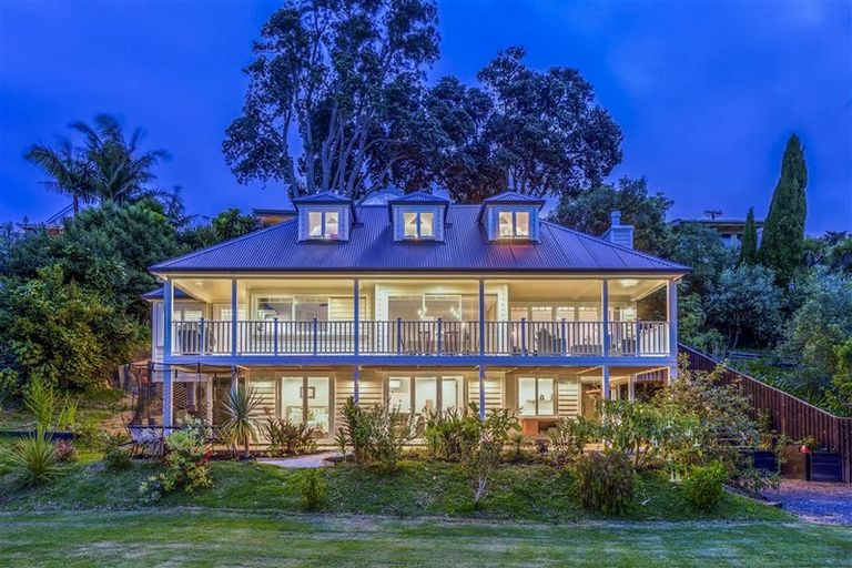 Photo of property in 48a Waterview Road, Stanley Point, Auckland, 0624