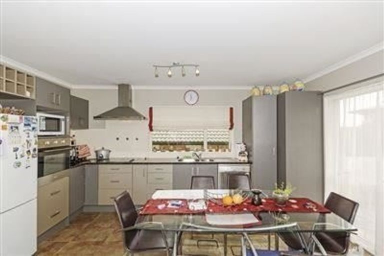 Photo of property in 38c Hetherington Road, Ranui, Auckland, 0612