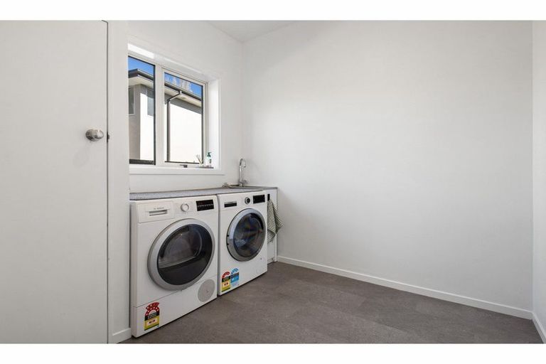 Photo of property in 205 Centaurus Road, Saint Martins, Christchurch, 8022