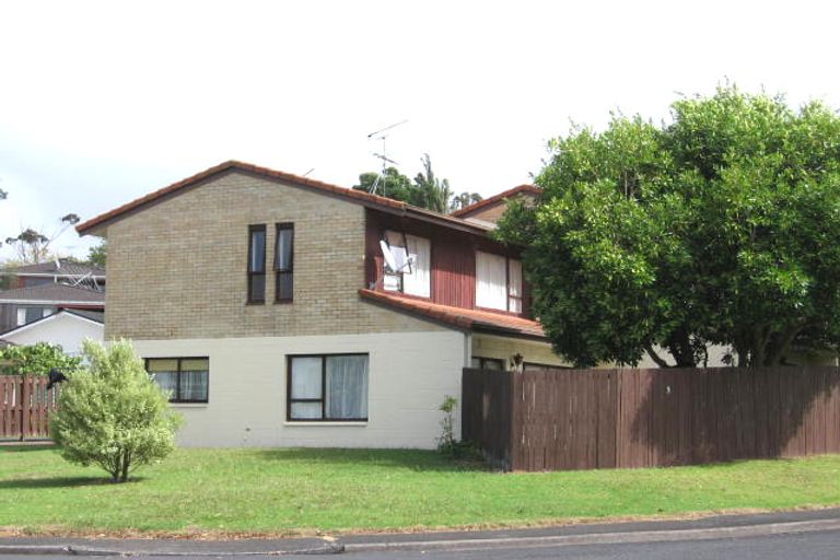 Photo of property in 5 Pakira Avenue, Glendene, Auckland, 0602