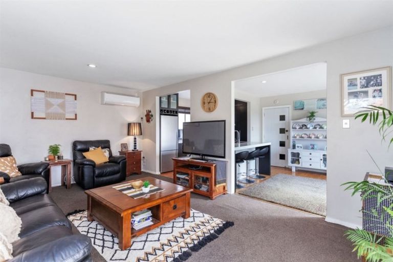 Photo of property in 62 Farquhars Road, Redwood, Christchurch, 8051