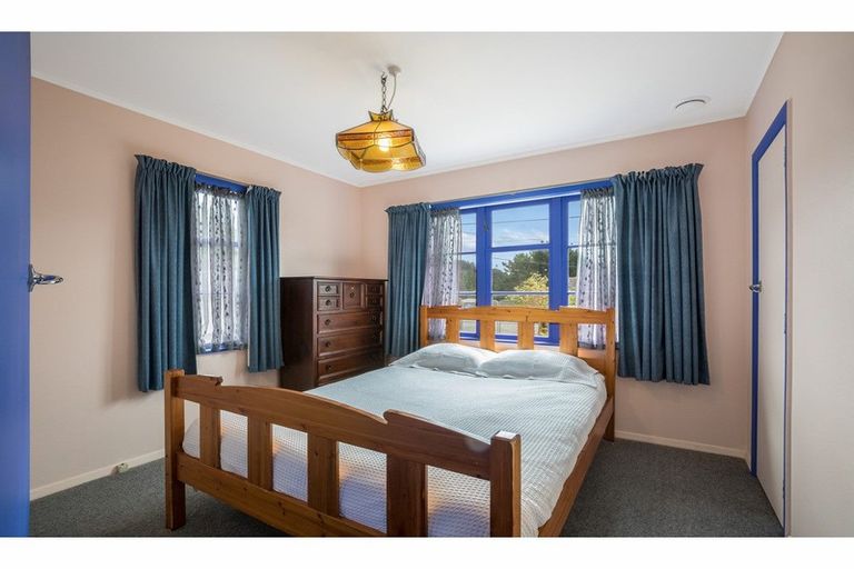 Photo of property in 27 Amundsen Grove, Stokes Valley, Lower Hutt, 5019