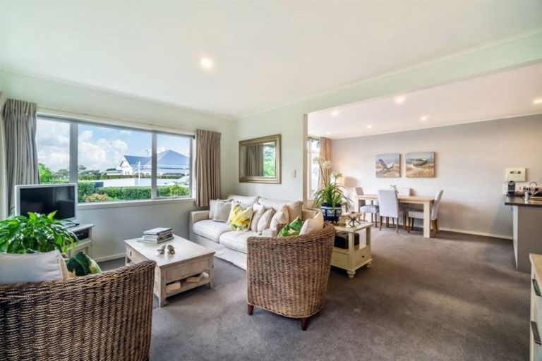 Photo of property in 2/99 Vauxhall Road, Devonport, Auckland, 0624