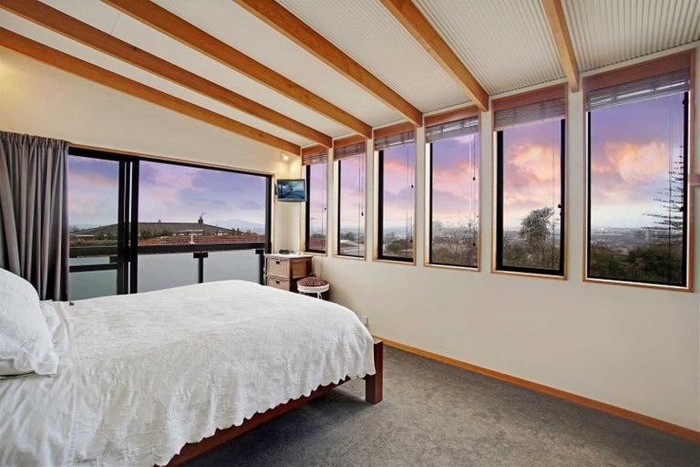 Photo of property in 65 Forrest Hill Road, Milford, Auckland, 0620