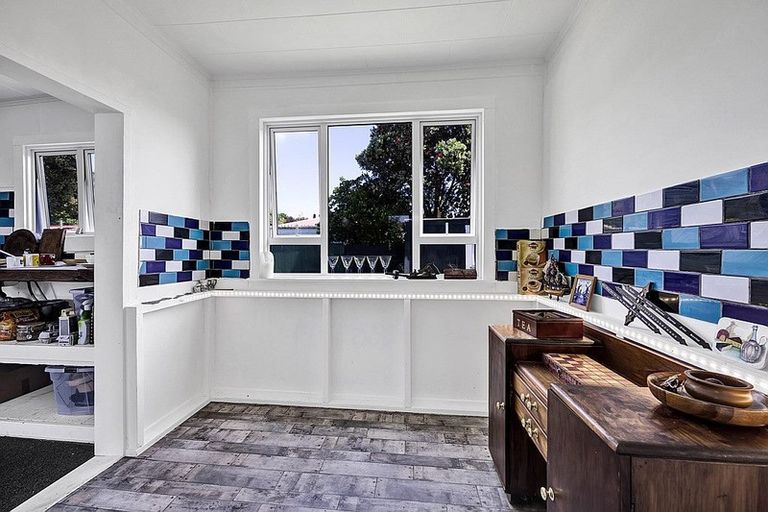 Photo of property in 10 Lincoln Street, Patea, 4520