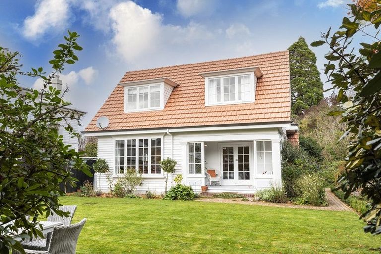 Photo of property in 2 Royds Street, Fendalton, Christchurch, 8014