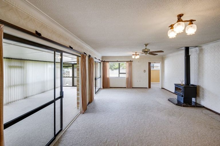 Photo of property in 12 Mill Road, Clive, 4102