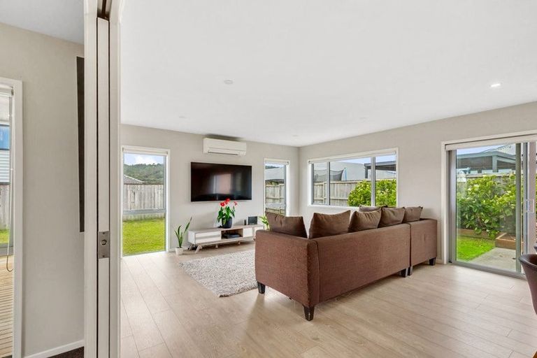 Photo of property in 5 Raymond Grace Avenue, Huapai, Kumeu, 0810