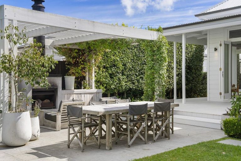 Photo of property in 17 Tainui Road, Devonport, Auckland, 0624