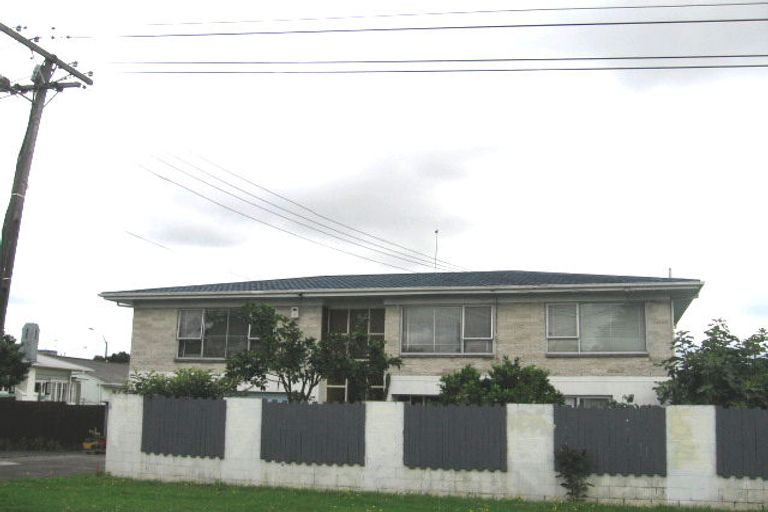 Photo of property in 2/2 Roslyn Road, Mount Wellington, Auckland, 1060
