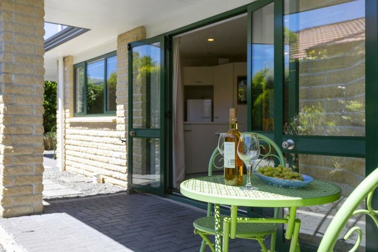 Photo of property in 30 Fairview Terrace, Waipahihi, Taupo, 3330