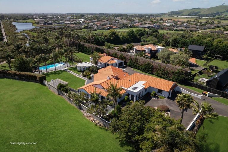 Photo of property in 15 Saint Clair Place, Papamoa Beach, Papamoa, 3118