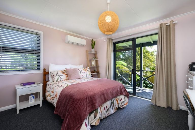 Photo of property in 3 Lindaver Grove, Merrilands, New Plymouth, 4312