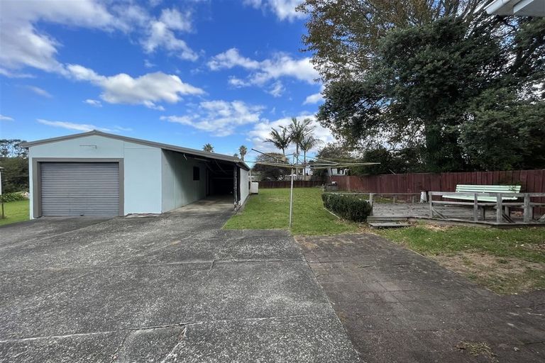 Photo of property in 1 Rewarewa Road, Te Atatu Peninsula, Auckland, 0610