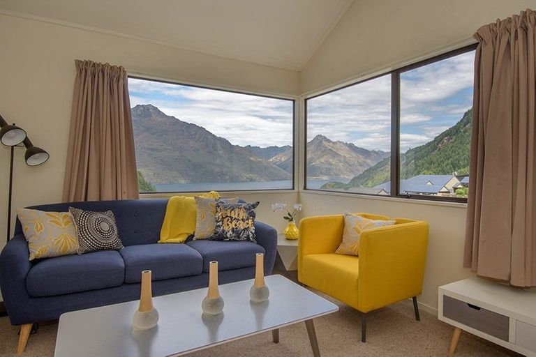 Photo of property in 9a Dart Place, Fernhill, Queenstown, 9300