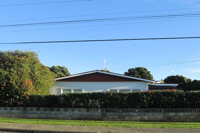 Photo of property in 3 Gray Avenue, Paraparaumu Beach, Paraparaumu, 5032
